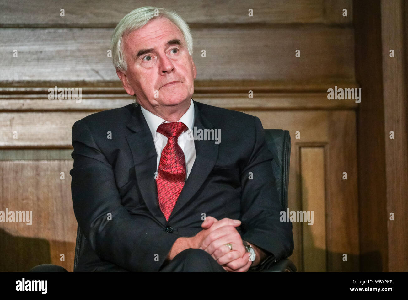 Londra, Regno Unito. Il 27 agosto, 2019. John McDonnell. Cross-party MPs e i leader dei partiti d'opposizione assemblare nella storica sede della Chiesa casa a Londra per firmare il loro "Chiesa casa dichiarazione ", con l'intenzione di interrompere il Parlamento venga arrestato dal governo. Tra i partecipanti figurano Lib Dem leader Jo Swinson, ombra del lavoro membri del Gabinetto John McDonnell e Sir Kier Starmer, Partito Verde del Caroline Lucas, SNP Ian Blackford e molti altri. Fino a circa 160 deputati che si ritiene abbiano firmato la dichiarazione in totale. Credito: Imageplotter/Alamy Live News Foto Stock