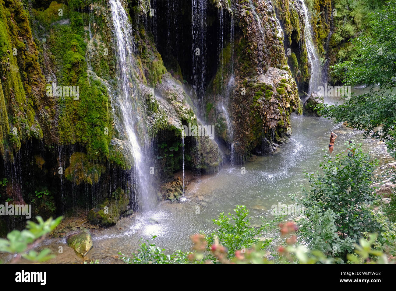 Rotected aree come Kuzalan cascata può essere utilizzata per l'ecoturismo e attività ricreative in anni recenti. Foto Stock