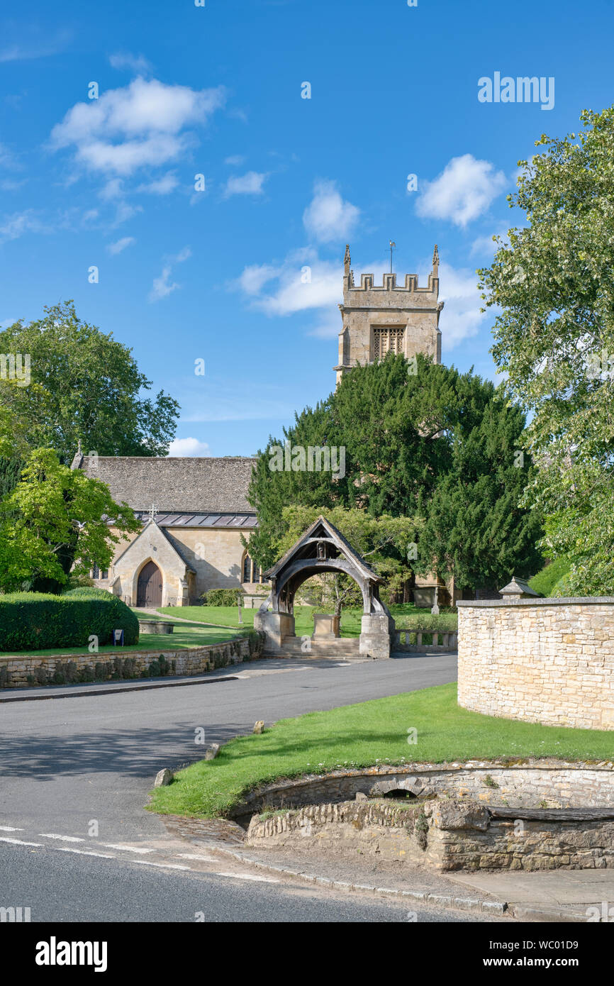 La chiesa di St Faith nel villaggio cotswold di Overbury, Cotswolds, Worcestershire, Inghilterra Foto Stock