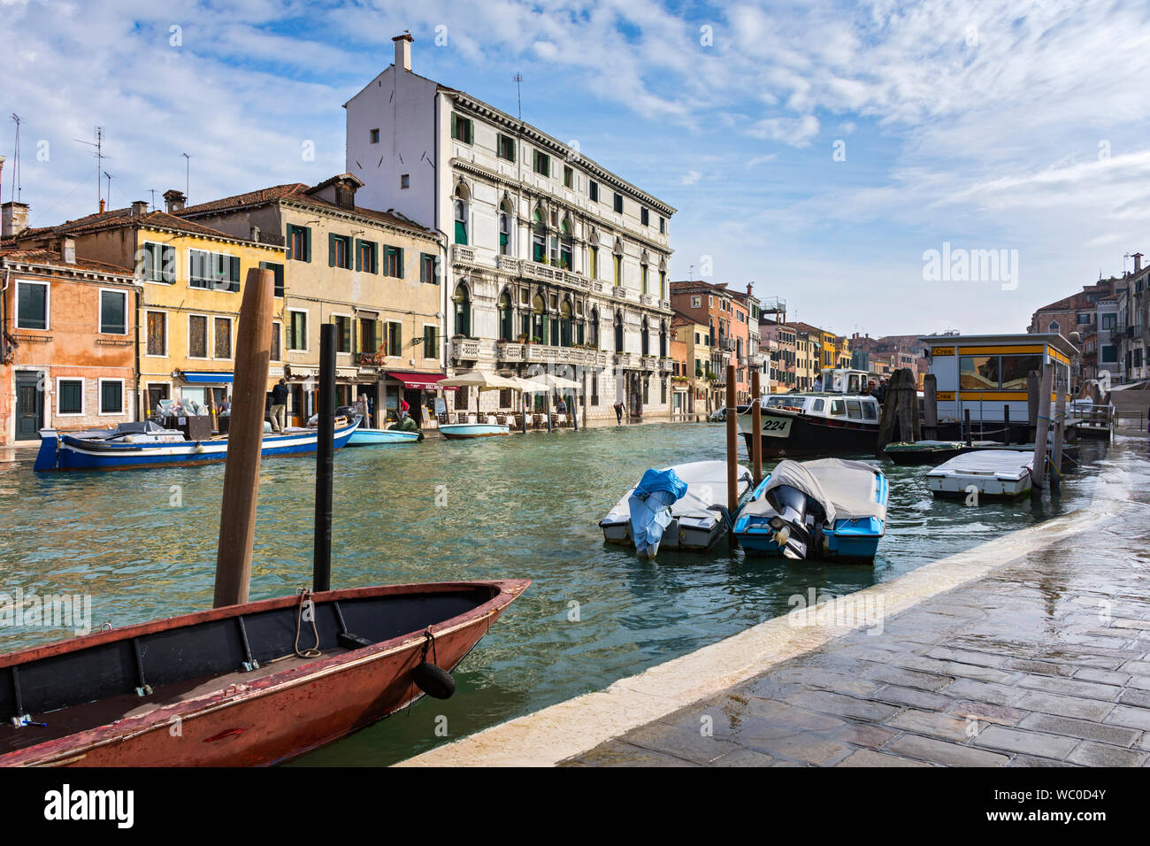 Il Palazzo Surian Bellotto sul Canale di Cannaregio, da Fondamenta San Giobbe, Venezia, Italia Foto Stock