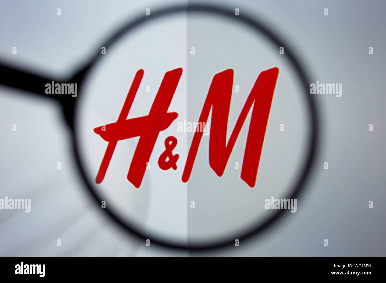 Los Angeles, California, Stati Uniti d'America - 21 Joule 2019: Editoriale illustrativa di HM website homepage. Logo HM.COM visibile sullo schermo di visualizzazione. Foto Stock