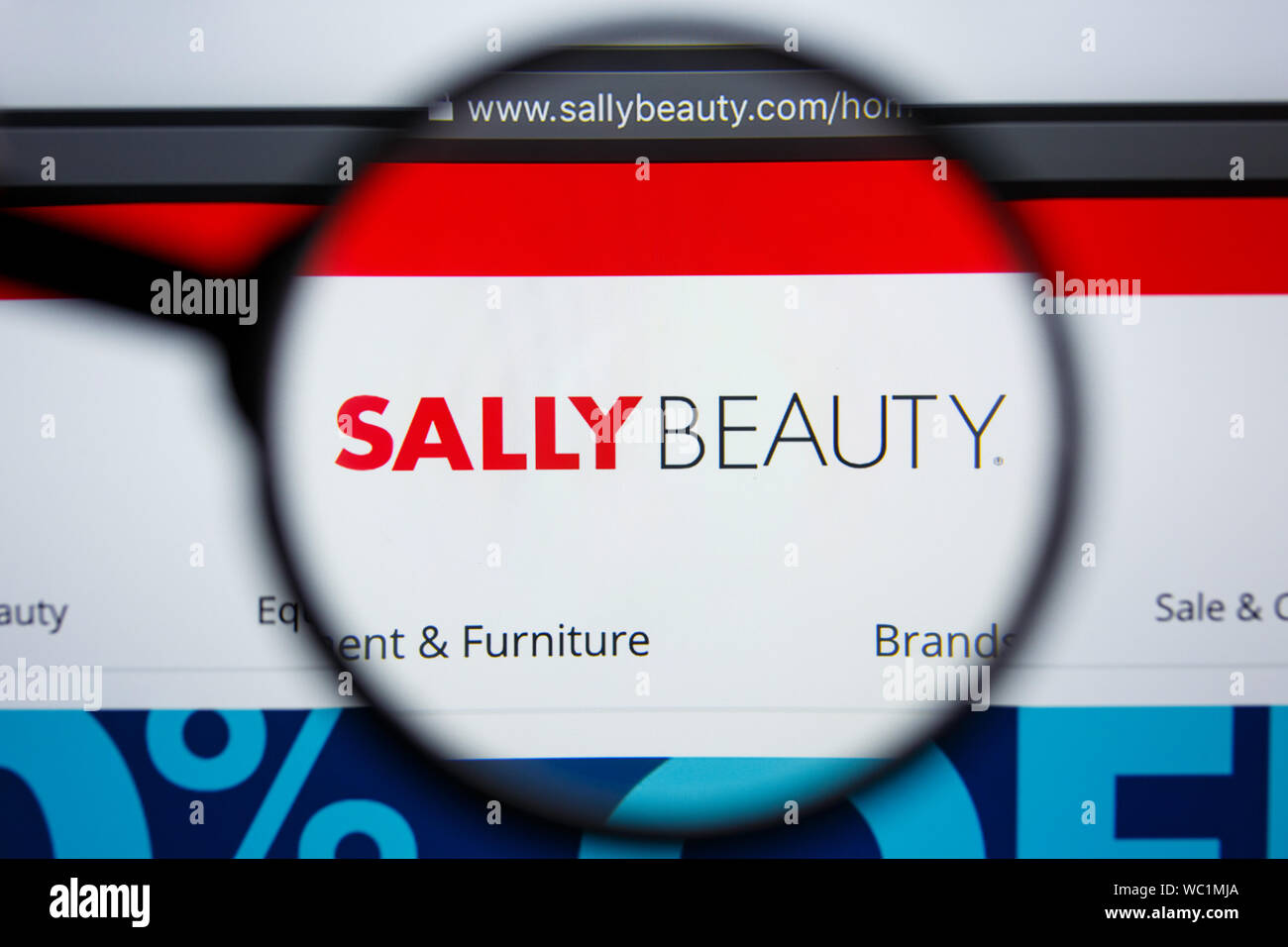 Los Angeles, California, Stati Uniti d'America - 21 Joule 2019: Editoriale illustrativa di SALLYBEAUTY.COM website homepage. SALLY logo bellezza visibile sullo schermo di visualizzazione. Foto Stock