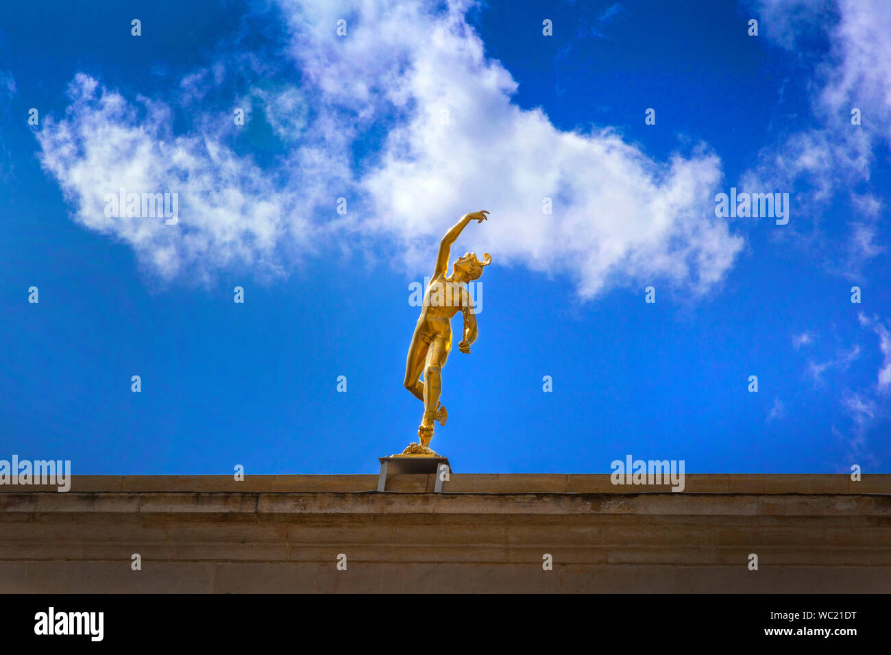 Roof top statua, Rodano dio romano Mercurio, Stamford, Regno Unito Foto Stock