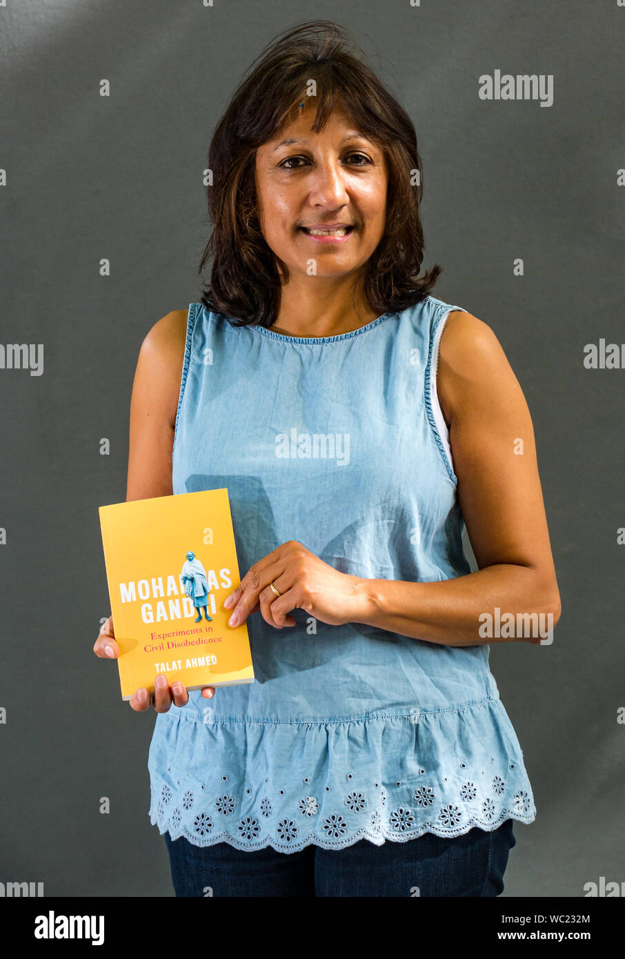 Edinburgh Book Festival. Talat Ahmed, Docente nel Sud Asia Storia, Università di Edimburgo con Mohandas Gandhi: Esperimenti di disobbedienza civile Foto Stock