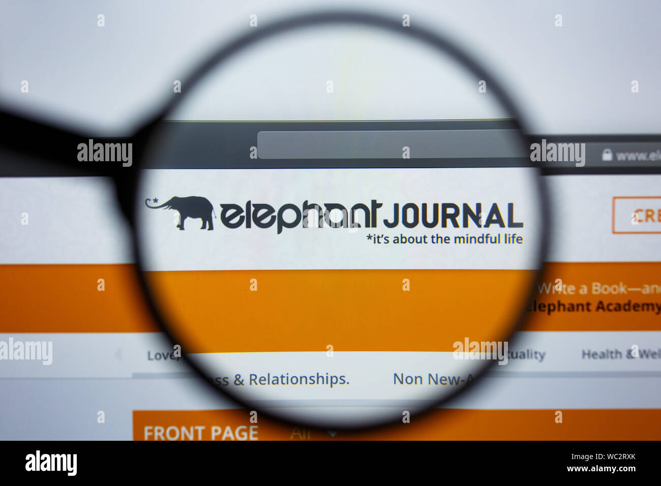 Los Angeles, California, Stati Uniti d'America - 21 Joule 2019: Editoriale illustrativa di ELEPHANTJOURNAL.COM website homepage. ELEPHANT ufficiale logo visibile sullo schermo di visualizzazione. Foto Stock