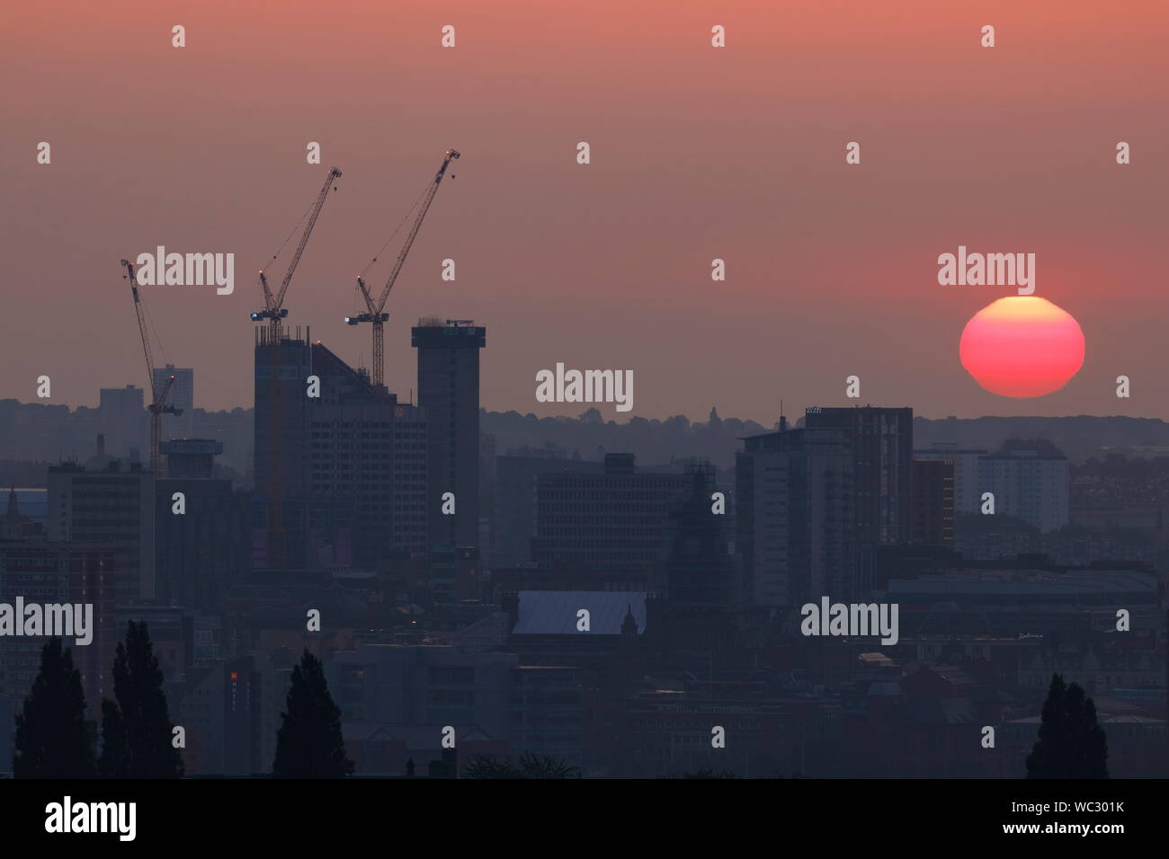 Tramonto su Leeds City Centre skyline. Foto Stock