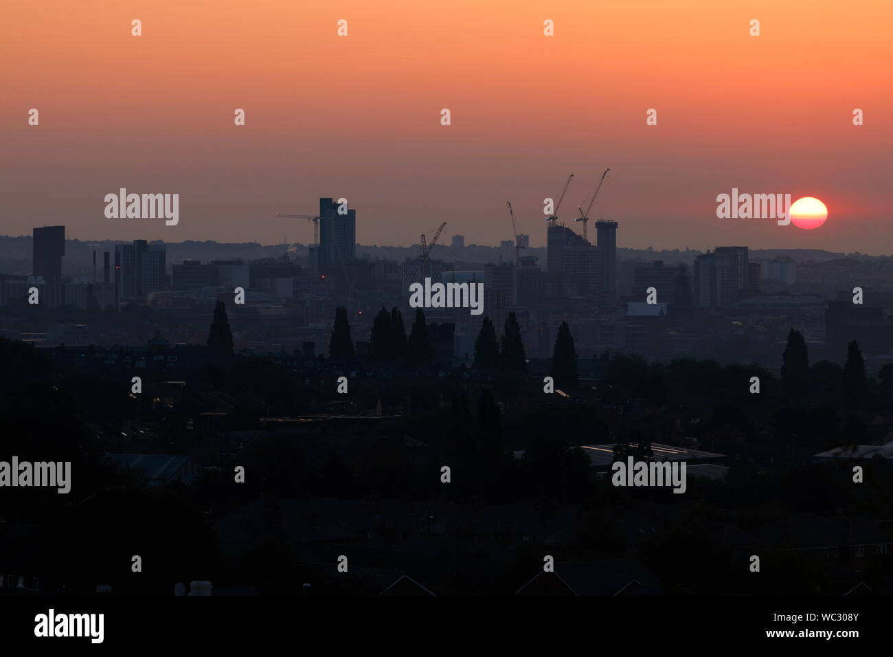 Tramonto su Leeds City Centre skyline. Foto Stock