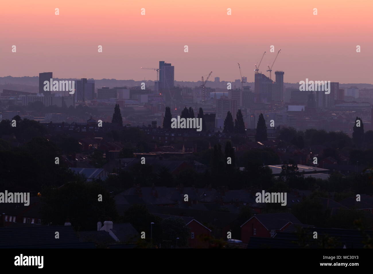 Tramonto su Leeds City Centre skyline. Foto Stock