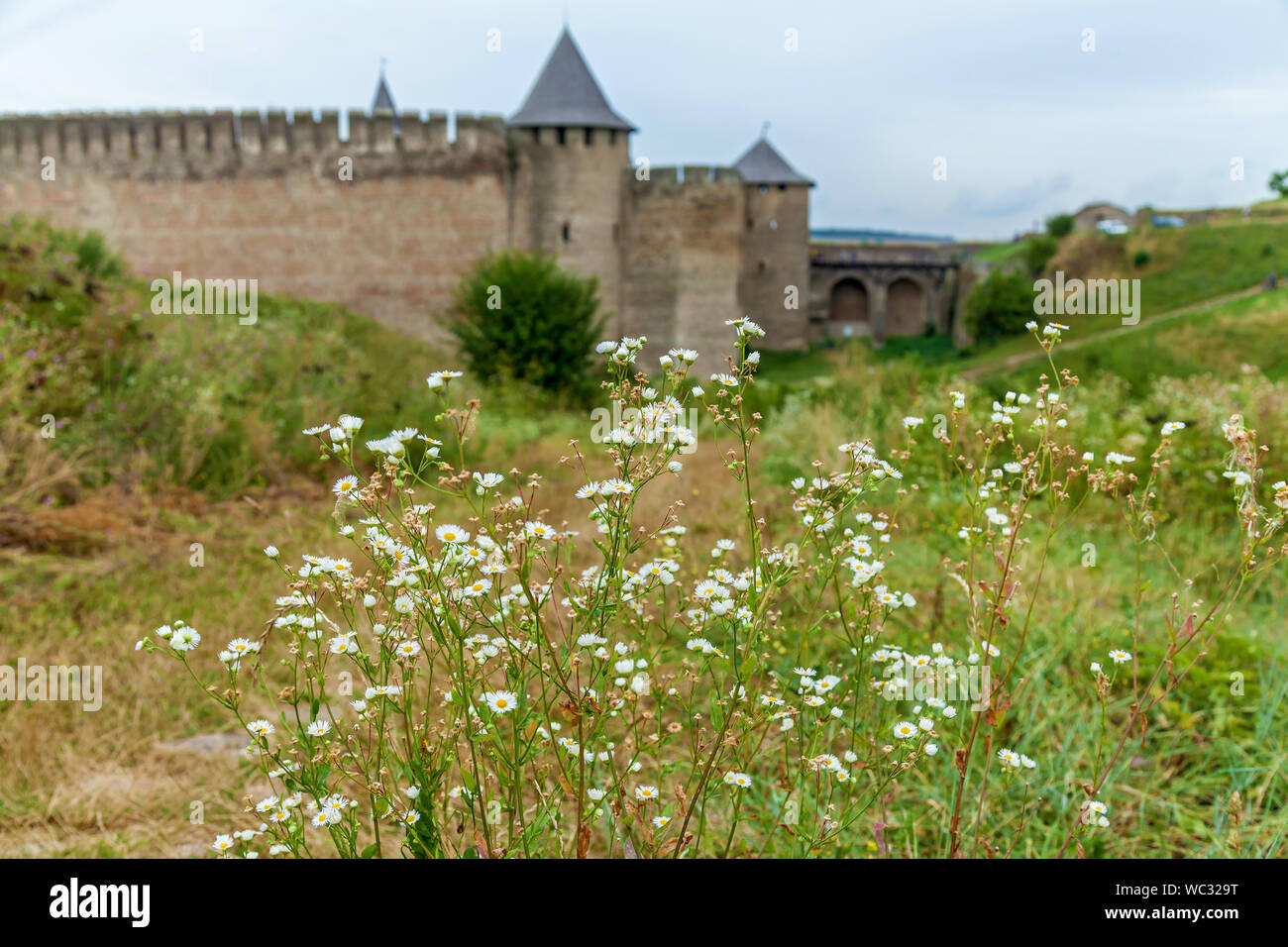 Khotyn fortezza del X secolo XVIII con un complesso di fortificazione, una delle sette meraviglie dell'Ucraina si trova sulla riva destra del fiume. Dni Foto Stock