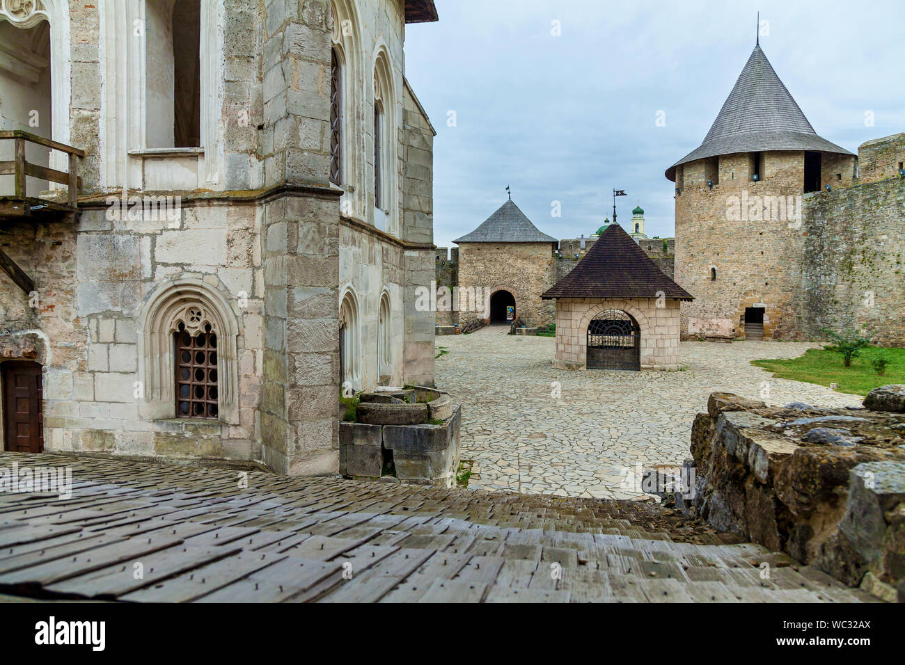 Khotyn fortezza del X secolo XVIII con un complesso di fortificazione, una delle sette meraviglie dell'Ucraina si trova sulla riva destra del fiume. Dni Foto Stock