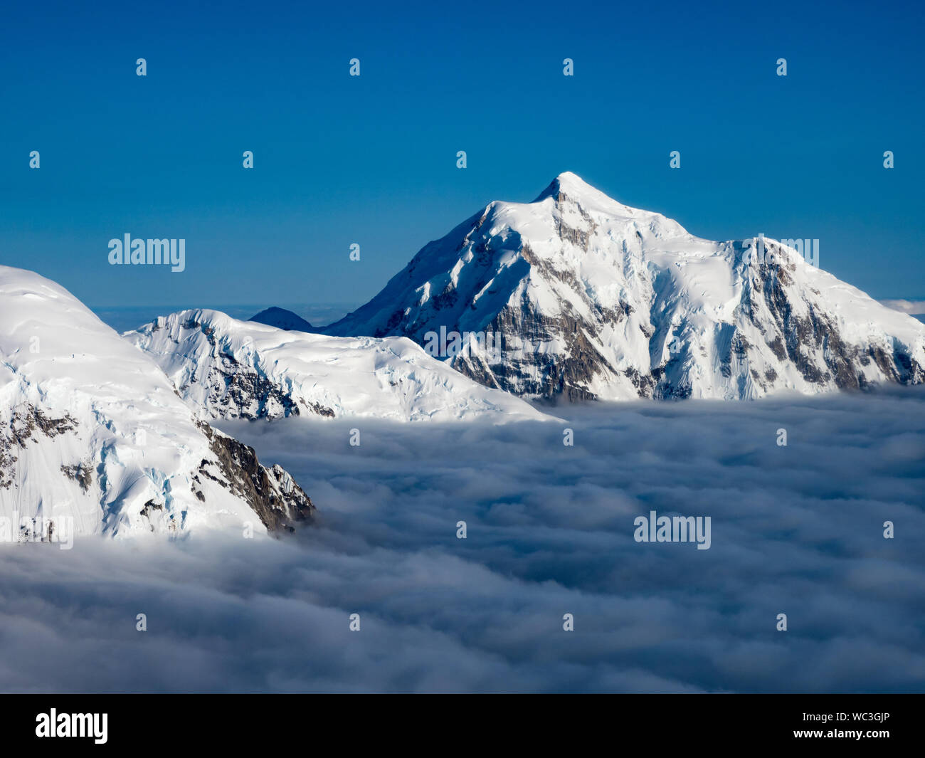 Le incredibili vedute del Denali gamma nel Parco Nazionale di Denali mentre volo vedendo da un piano da Kantishna Alaska Foto Stock