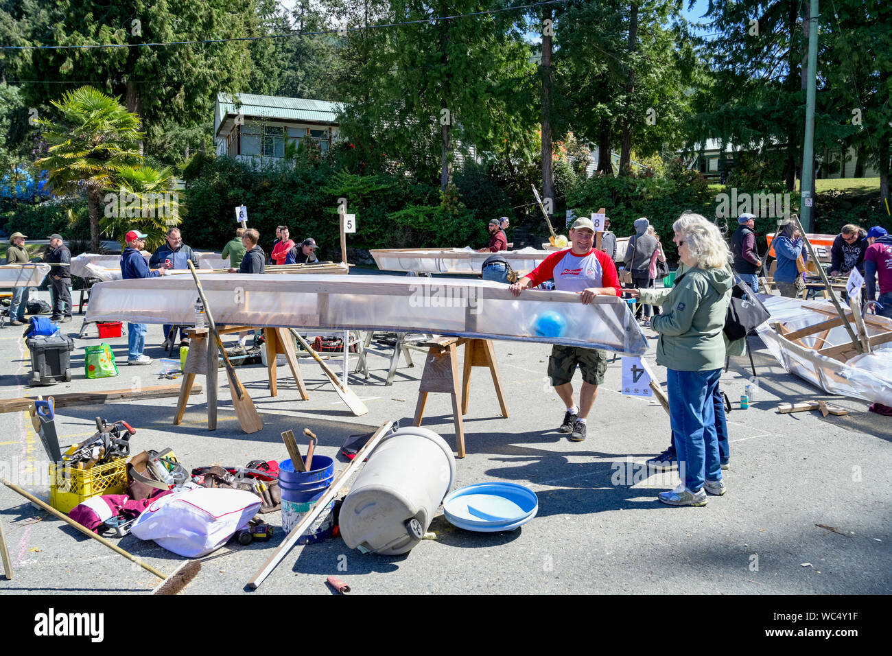 Strumenti di aprile la barca di legno Sfida, Survival boatbuilding, Pender Harbour, Sunshine Coast, British Columbia, Canada Foto Stock
