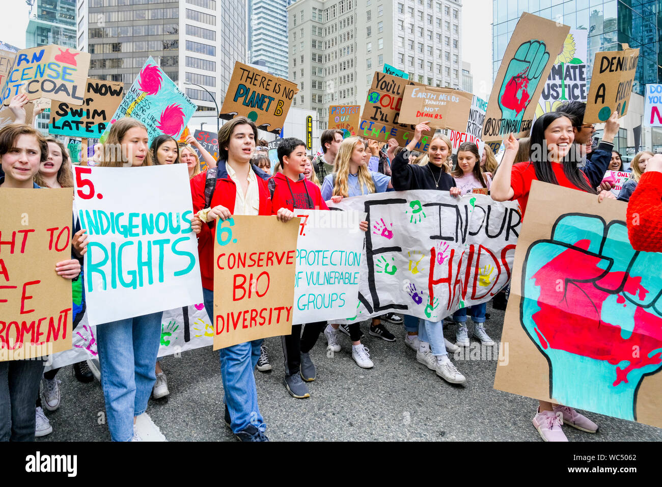 Clima Sustainabiliteens sciopero. Gli studenti saltare la scuola e protestare contro la mancanza di azione sul cambiamento climatico, Galleria d'Arte di Vancouver, Vancouver, British Columb Foto Stock