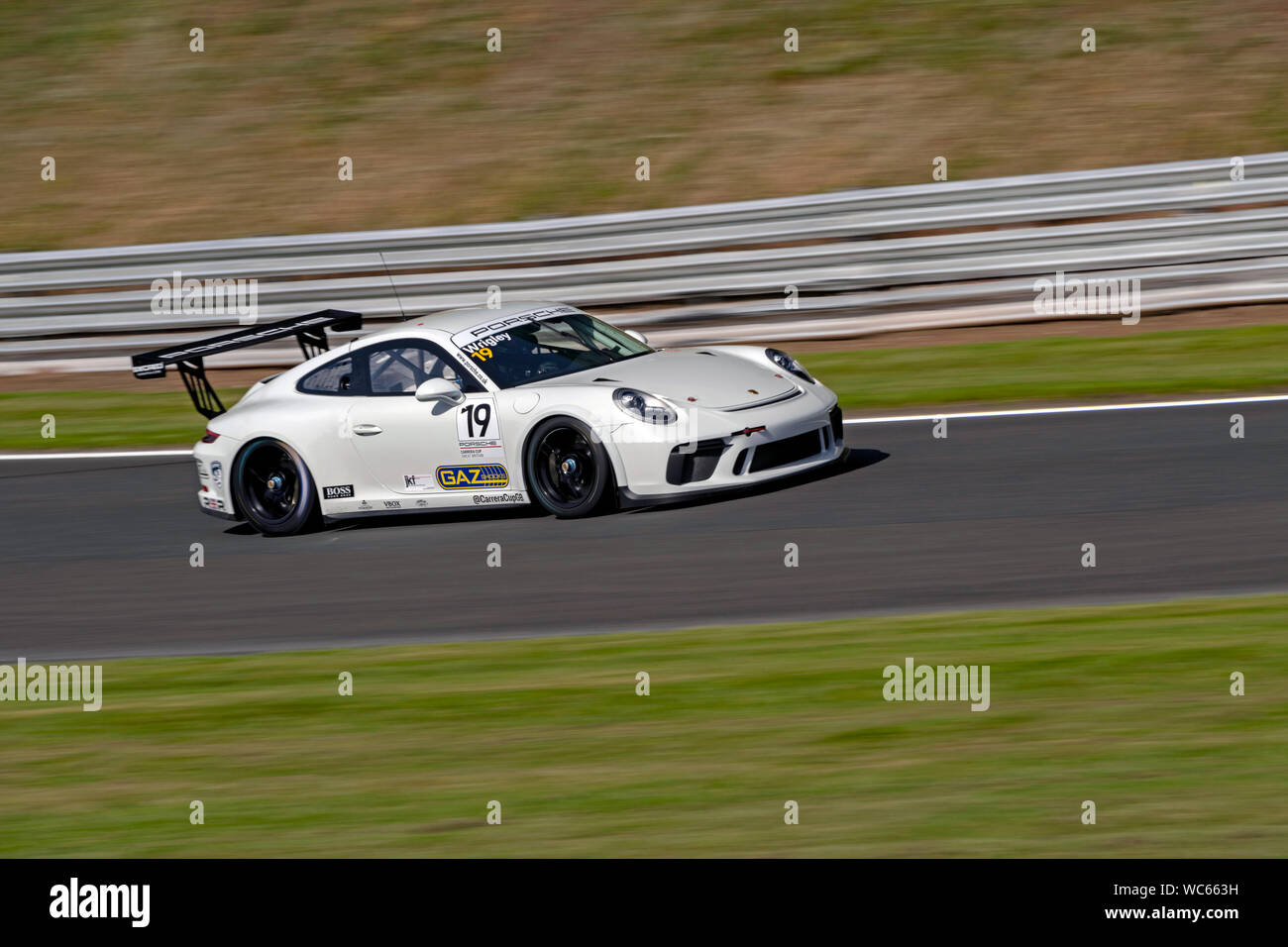 Porsche Carrera Cup GB ad Oulton Park, la vettura numero 19, Tom Wrigley, Rob Boston Racing Foto Stock