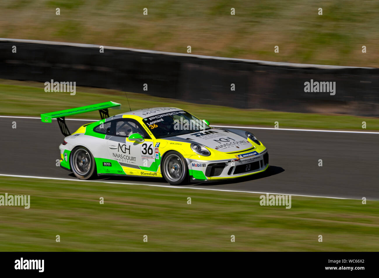 Porsche Carrera Cup GB ad Oulton Park,,la vettura numero 36, Karl Leonard, Team Racing Parker Foto Stock