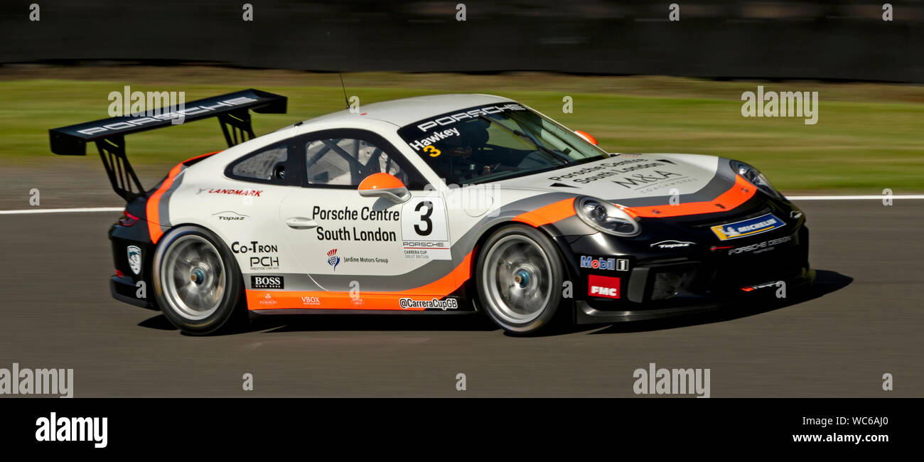 Porsche Carrera Cup GB ad Oulton Park, la vettura numero 3, Driver,Esmee Hawkey, GT Marques Foto Stock