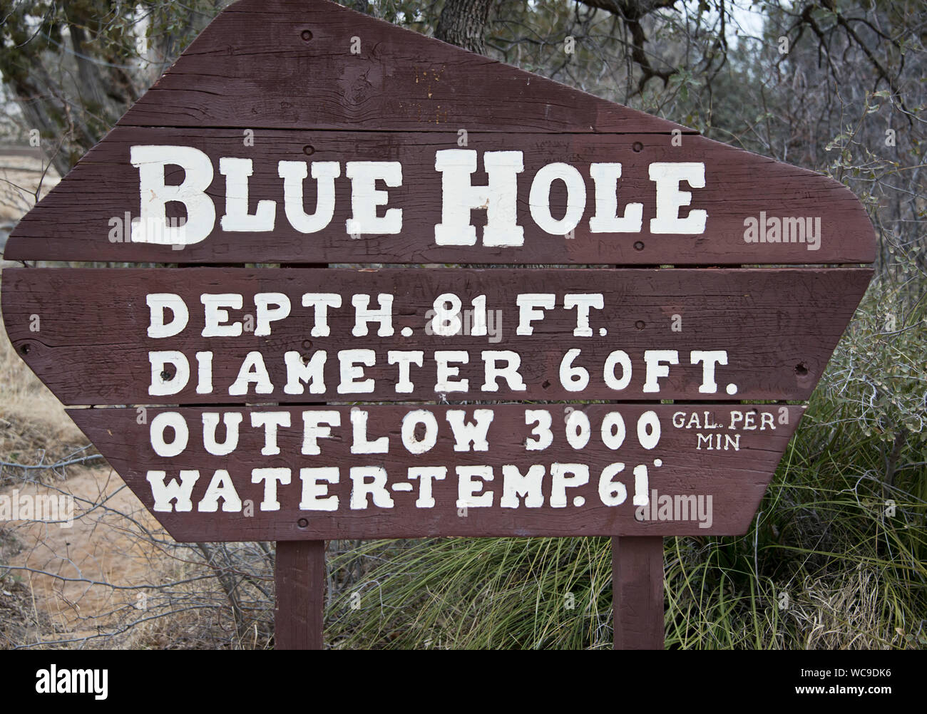 Blue Hole segno . Il Blue Hole di Santa Rosa è una circolare a forma di campana est pool di Santa Rosa, Nuovo Messico Foto Stock