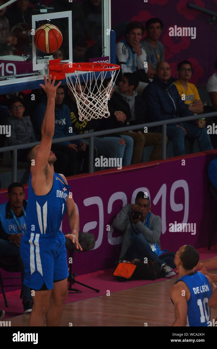 La pallacanestro; Dagoberto Peña dalla Repubblica Dominicana in azione durante il match tra Puerto Rico e Repubblica Dominicana a Lima 2019 Giochi Panamericani Foto Stock