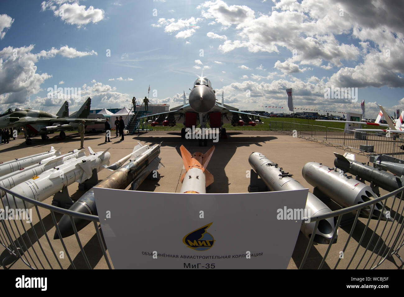 Pechino, la Russia. Il 27 agosto, 2019. Un MiG-35 fighter è sul display durante la navigazione aerea internazionale e lo spazio salon MAKS 2019 in Zhukovsky, Russia, Agosto 27, 2019. L'air show è iniziato martedì. Credito: Bai Xueqi/Xinhua/Alamy Live News Foto Stock