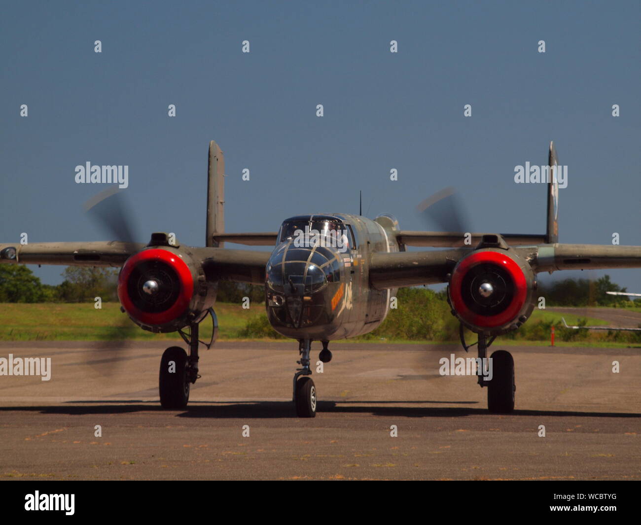Raccolta di WW warbirds 2 in corrispondenza della parete Township, New Jersey airfield nell agosto del 2019. Presso il campo era un B-24, B-25, B-17 e un P Mustang. Foto Stock