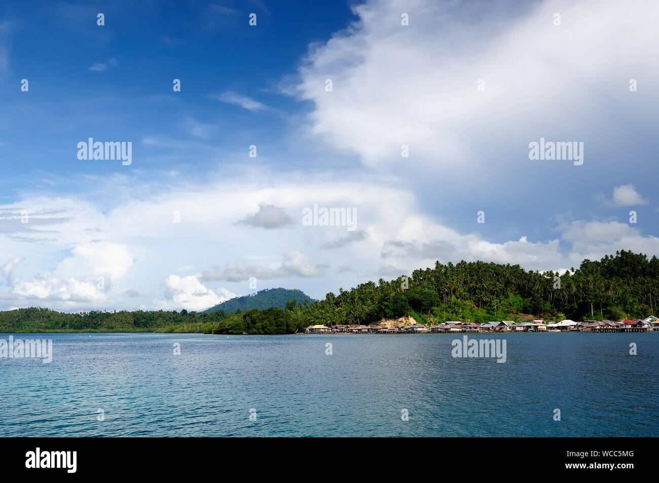 Isole Togian sul golfo di Tomini nel Sulawesi centrali. La maggior parte populat turistico destinazione immersione in Indonesia, Foto Stock