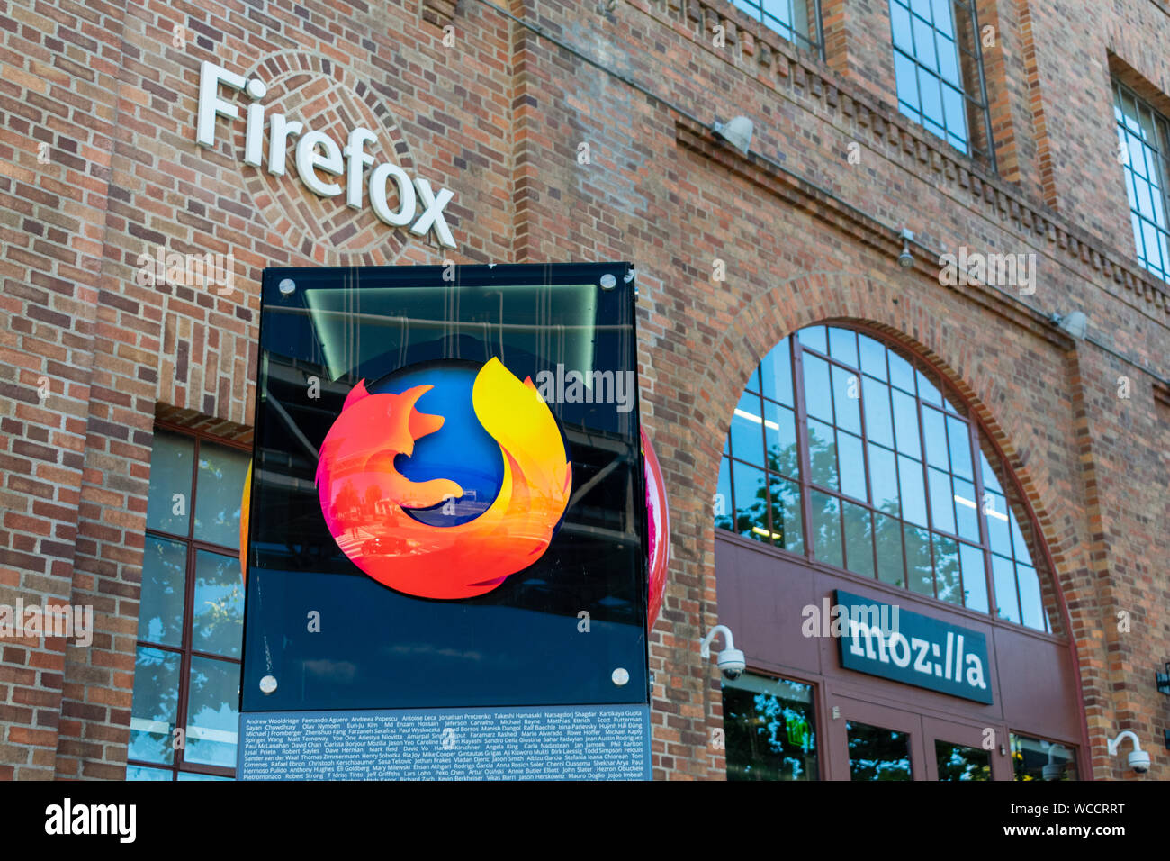 Il logo di Firefox vicino non-profit di Mozilla Foundation office ingresso nel centro cittadino Foto Stock