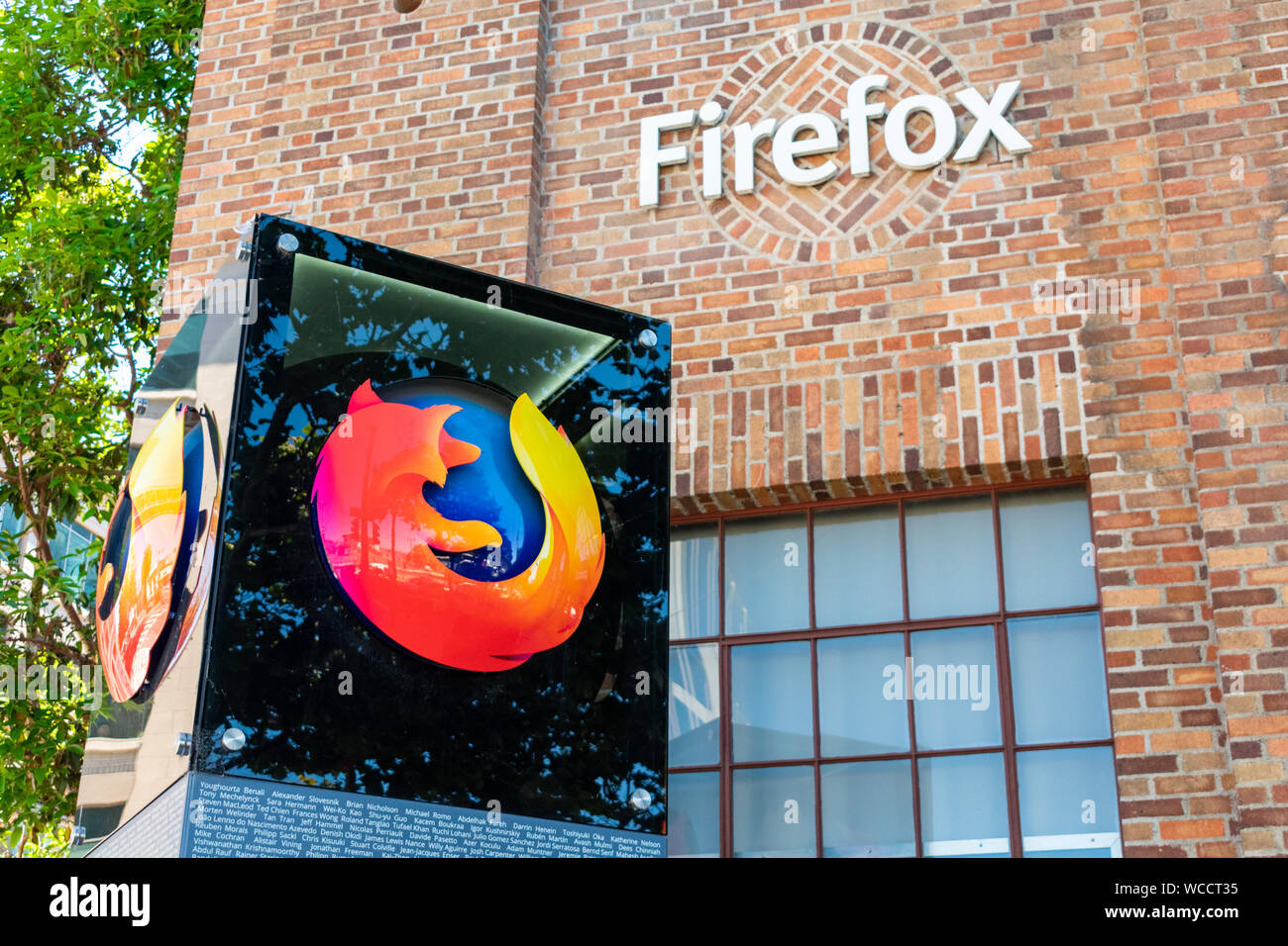 Il logo di Firefox vicino non-profit di Mozilla Foundation office ingresso nel centro cittadino Foto Stock