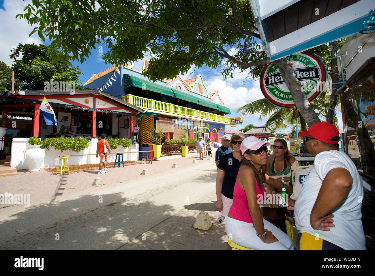 Karels Beach Bar, punto di incontro molto popolare per il sundowner, Harbor Boulevard, Kralendijk, Bonaire, Antille olandesi Foto Stock