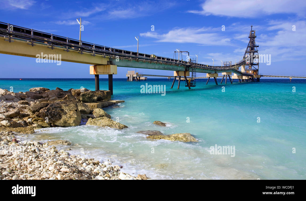 Il molo di sale di Cargill Companyat sale a sud, un punto di riferimento di Bonaire, Antille olandesi Foto Stock