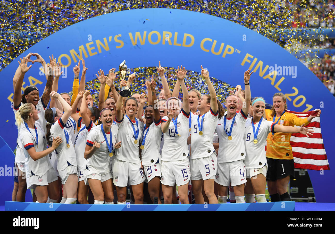 07 luglio 2019, Francia, Décines-Charpieu: la US National Team festeggia vincendo la Coppa del Mondo Donne foto: Sebastian Gollnow/dpa Foto Stock
