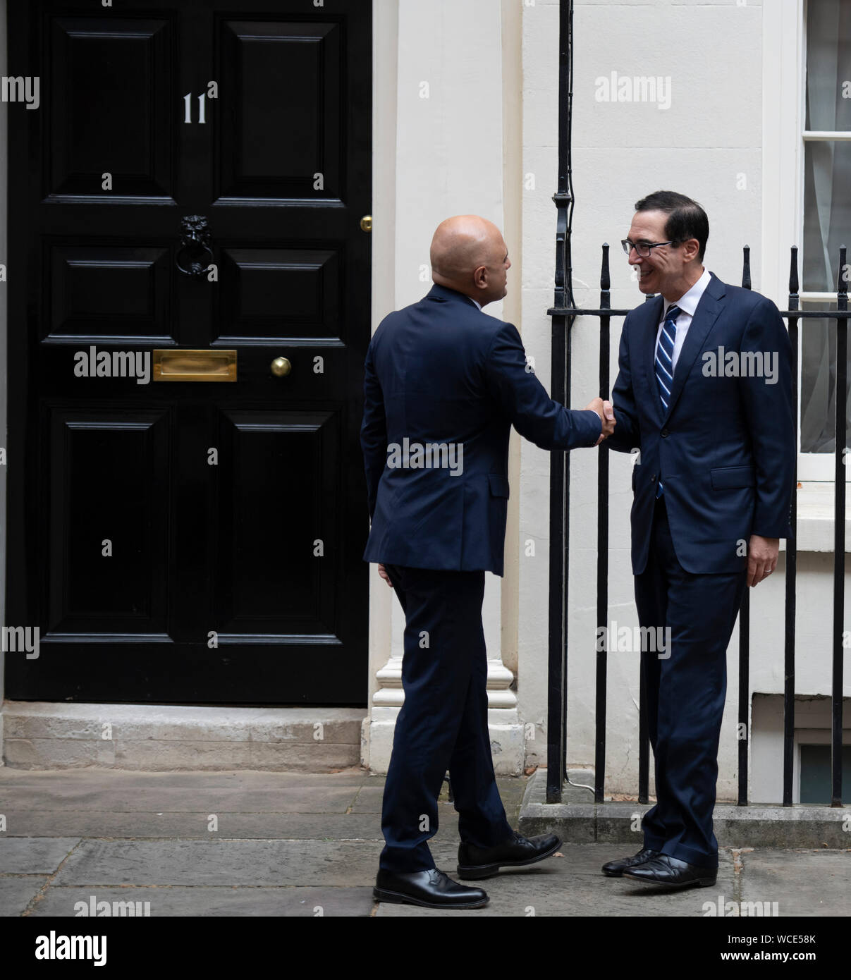 Londra, Regno Unito. Il 27 agosto 2019. Steven Mnuchin, ministro del Tesoro americano arriva a Downing Street per soddisfare Sajid Javid. Credito: Malcolm Park/Alamy Foto Stock