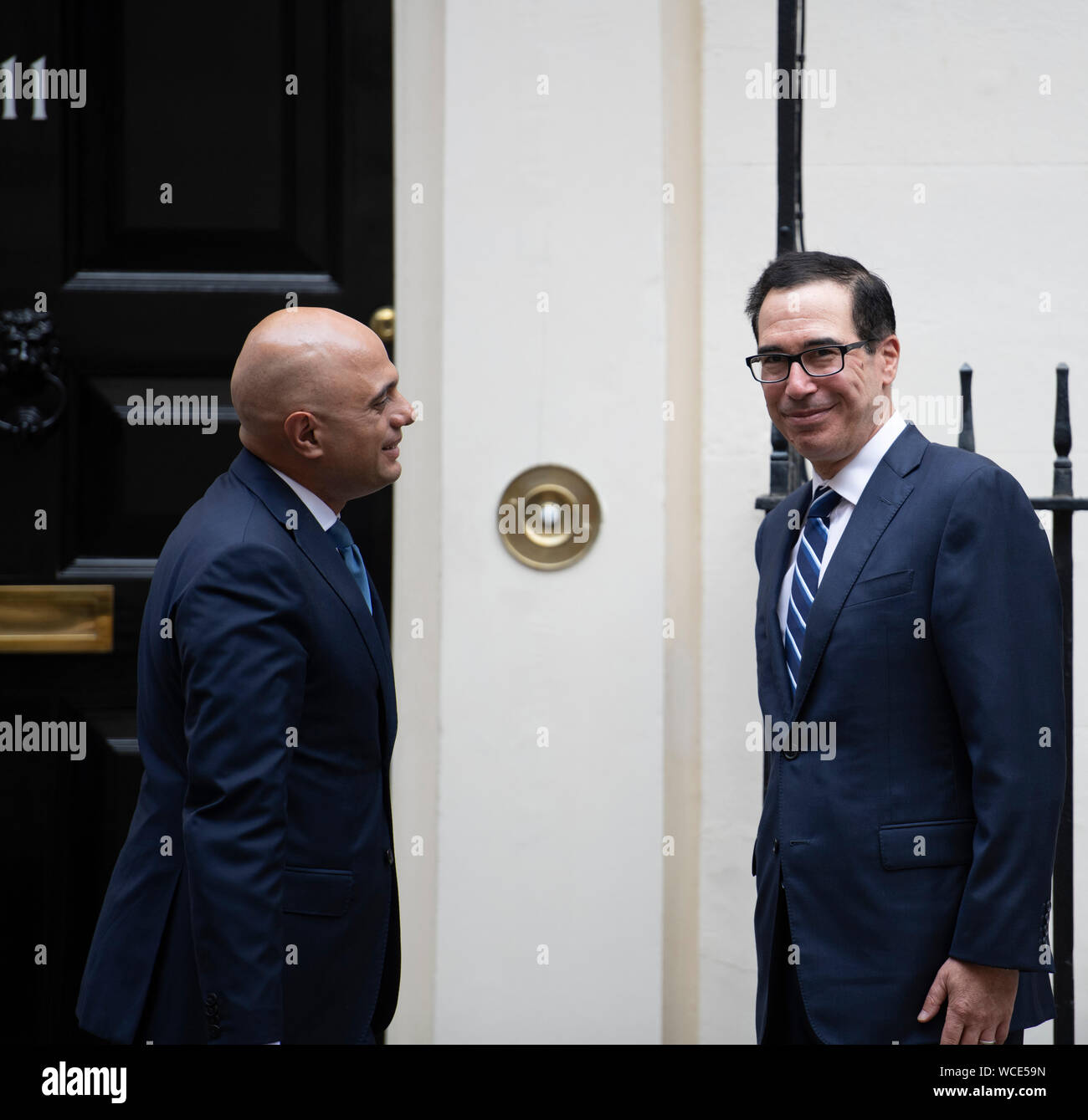 Londra, Regno Unito. Il 27 agosto 2019. Steven Mnuchin, ministro del Tesoro americano arriva a Downing Street per soddisfare Sajid Javid. Credito: Malcolm Park/Alamy Foto Stock