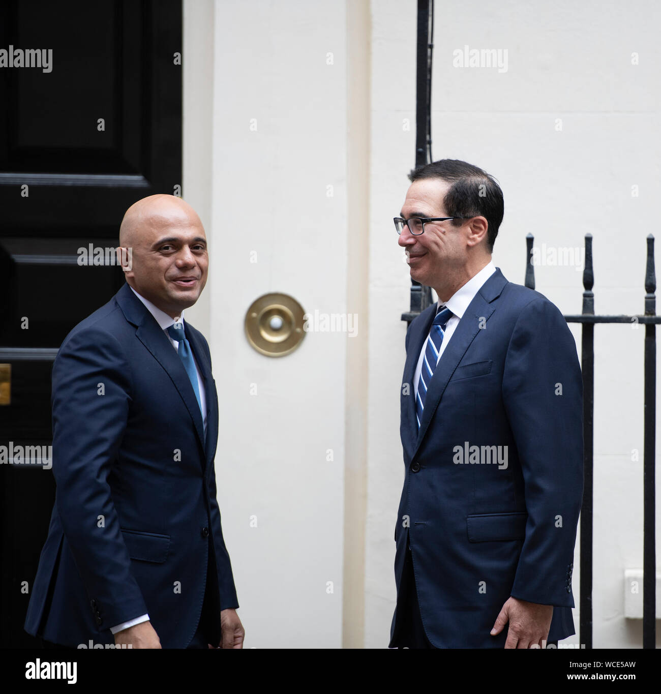 Londra, Regno Unito. Il 27 agosto 2019. Steven Mnuchin, ministro del Tesoro americano arriva a Downing Street per soddisfare Sajid Javid. Credito: Malcolm Park/Alamy Foto Stock