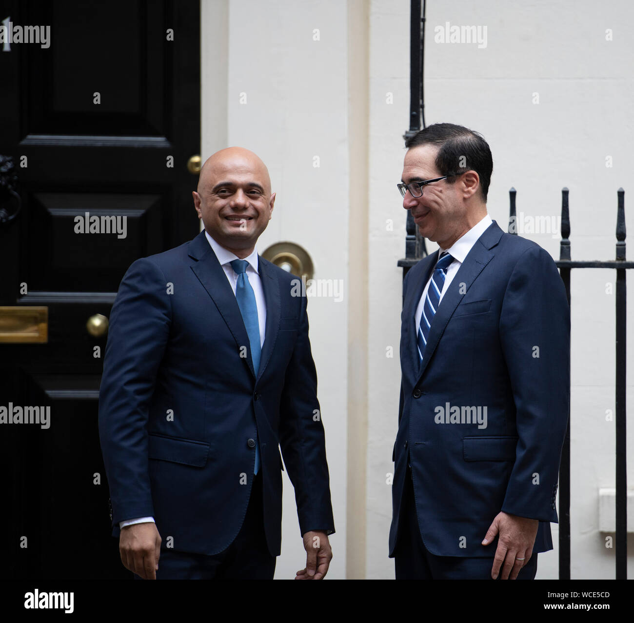 Londra, Regno Unito. Il 27 agosto 2019. Steven Mnuchin, ministro del Tesoro americano arriva a Downing Street per soddisfare Sajid Javid. Credito: Malcolm Park/Alamy Foto Stock