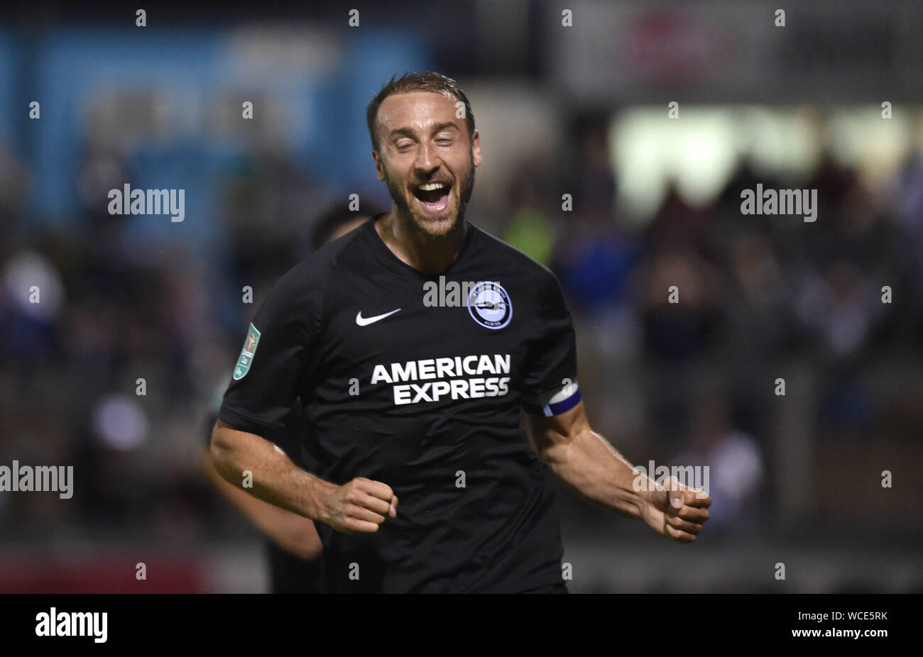 Glenn Murray di Brighton pounces al cliente alla fine vincitore durante il Carabao Cup match tra Bristol Rovers e Brighton e Hove Albion presso il Memoriale di terra , Bristol , 27 Agosto 2019 : solo uso editoriale. No merchandising. Per le immagini di calcio FA e Premier League restrizioni si applicano inc. no internet/utilizzo mobile senza licenza FAPL - per i dettagli contatti Football Dataco Foto Stock