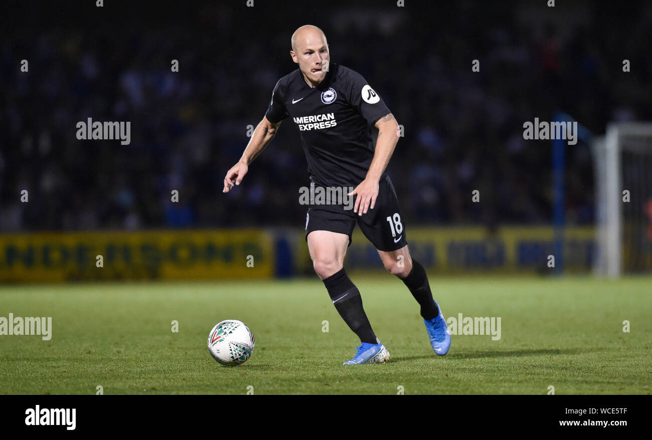 Aaron Mooy di Brighton durante la partita di Carabao Cup tra Bristol Rovers e Brighton e Hove Albion al Memorial Ground , Bristol , 27 agosto 2019 : foto Simon Dack / Telephoto Images solo uso editoriale. Niente merchandising. Per le immagini di calcio si applicano restrizioni fa e Premier League inc. Non è consentito l'utilizzo di Internet/dispositivi mobili senza licenza FAPL. Per ulteriori dettagli, contattare Football Dataco Foto Stock