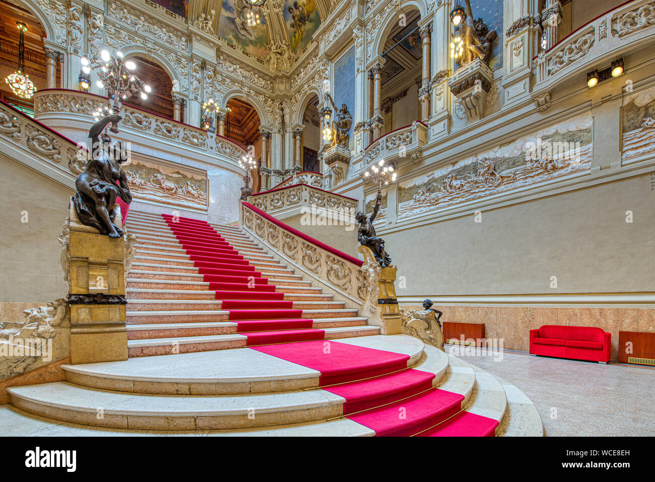 San Pellegrino Terme, Italia - 16 maggio 2019: Interno della San Pellegrino Terme casino. vecchio gioco d'azzardo liberty house Foto Stock