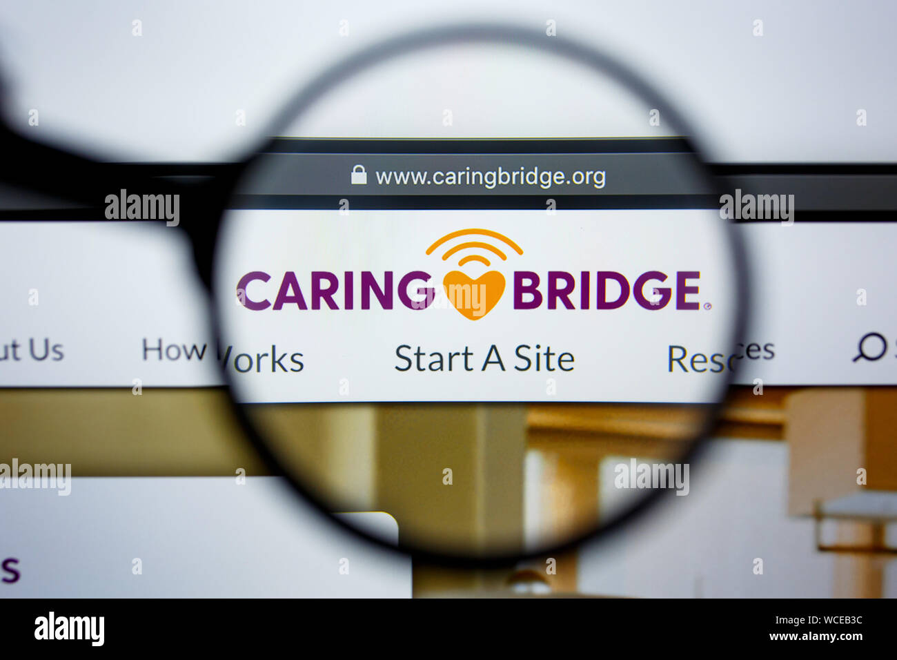 Los Angeles, California, Stati Uniti d'America - 29 Joule 2019: Editoriale illustrativa di CARINGBRIDGE.COM website homepage. CARING logo ponte visibile sullo schermo di visualizzazione. Foto Stock