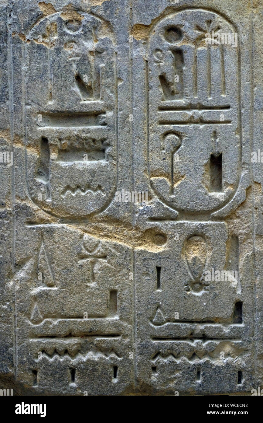 Frammento di arenaria con script geroglifico della dinastia Ramesses III 20th, 1194-1163 a.C. Egitto Foto Stock