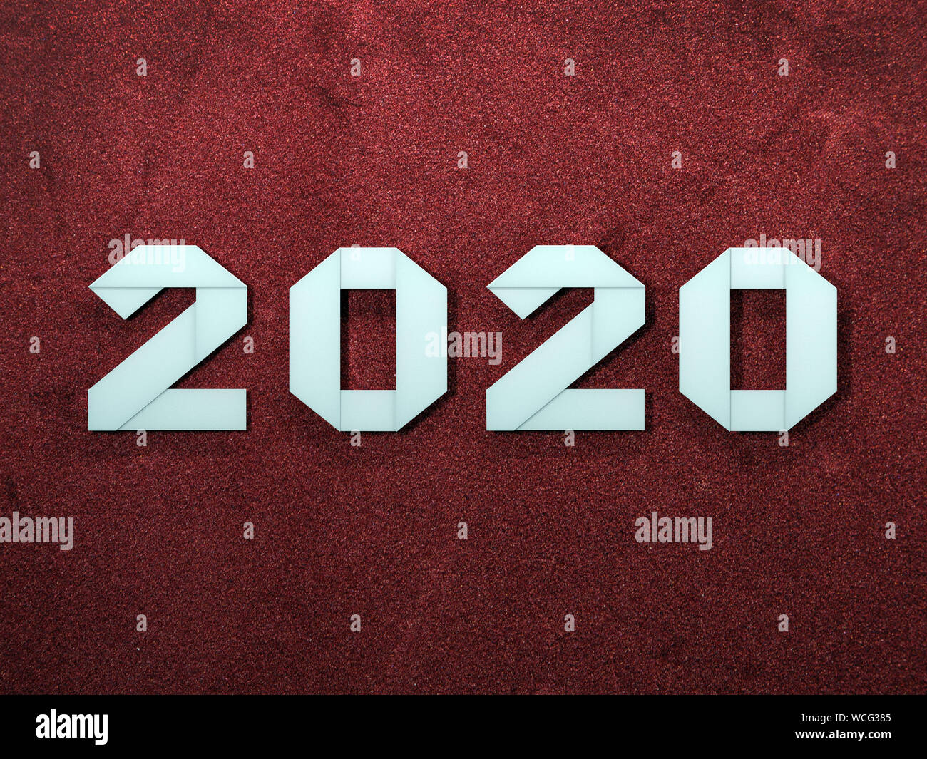 Anno Nuovo 2020 cifre piegato da carta in stile origami su sfondo rosso Foto Stock