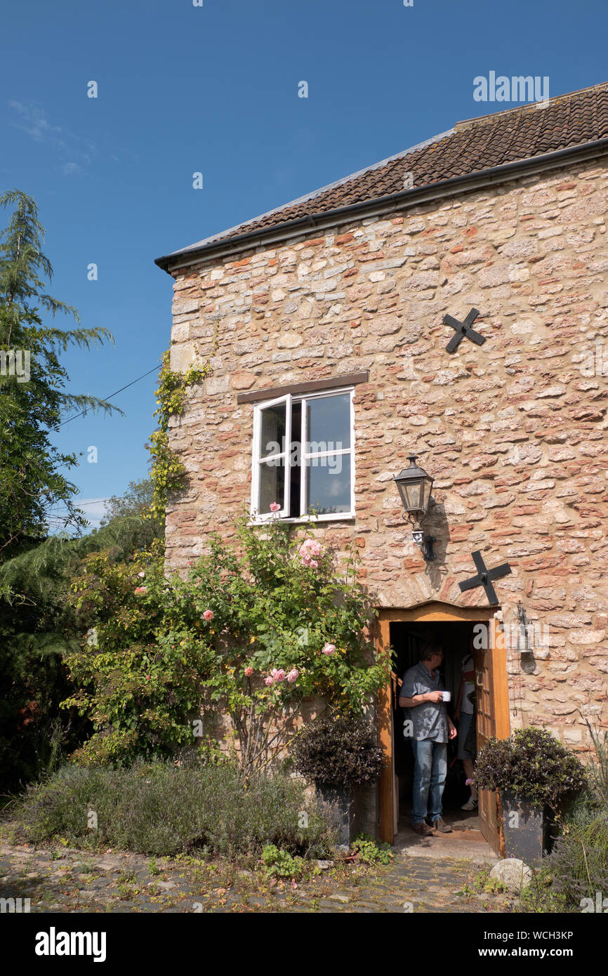 Casa di pietra in rural Somerset Engand in estate Foto Stock