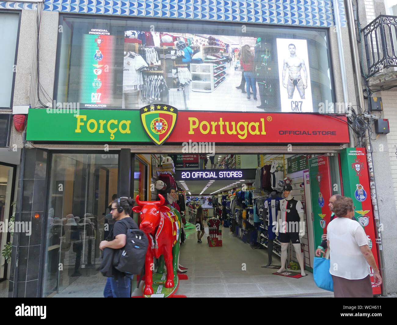 FORÇA PORTOGALLO store a Porto, Portogallo. A destra del centro partito politico alleanza. Foto: Tony Gale Foto Stock