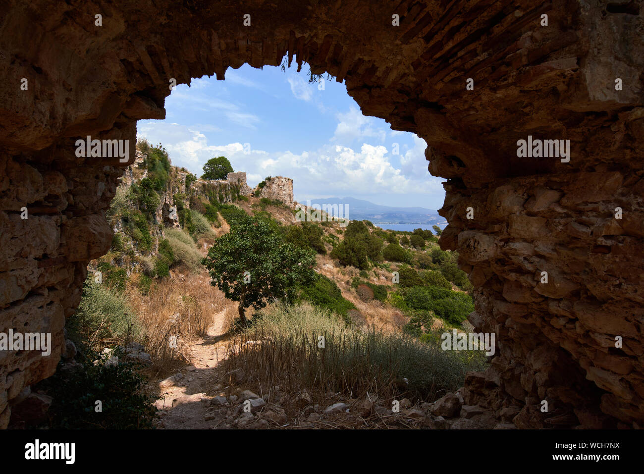 Il vecchio castello di Navarino una rovina del XIII secolo la fortezza vicino a Pylos in Grecia Foto Stock