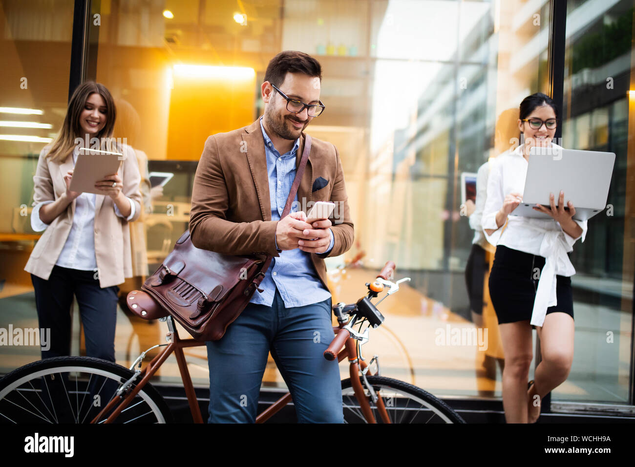 Il team di Business dispositivo digitale tecnologia concetto di collegamento Foto Stock