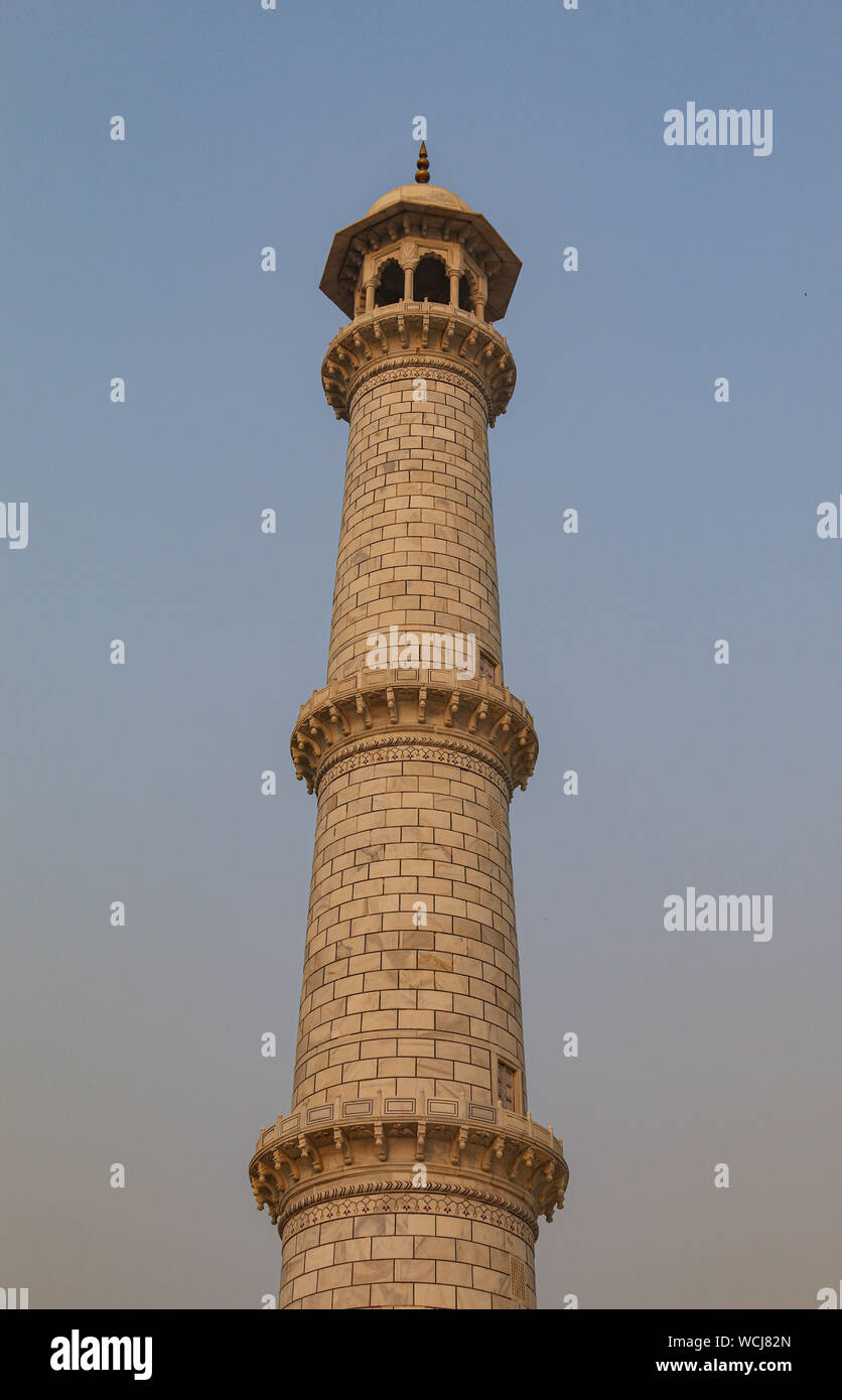 Dettaglio di intricati minareti al Taj Mahal, Agra, Uttar Pradesh, India, Asia centrale Foto Stock