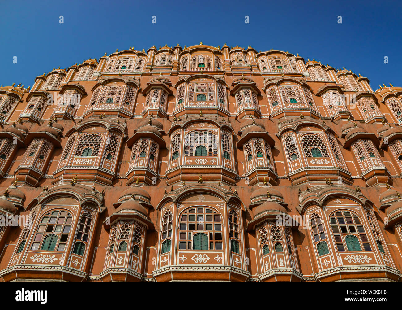 La bella facciata del Hawa Mahal o Palazzo dei venti, Jaipur, Rajasthan, India, Asia centrale Foto Stock