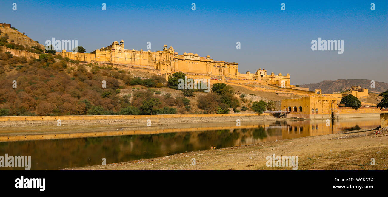 Il bellissimo esterno del Forte Amer (Forte Amber), Amer, Jaipur, Rajasthan, India, Asia centrale Foto Stock