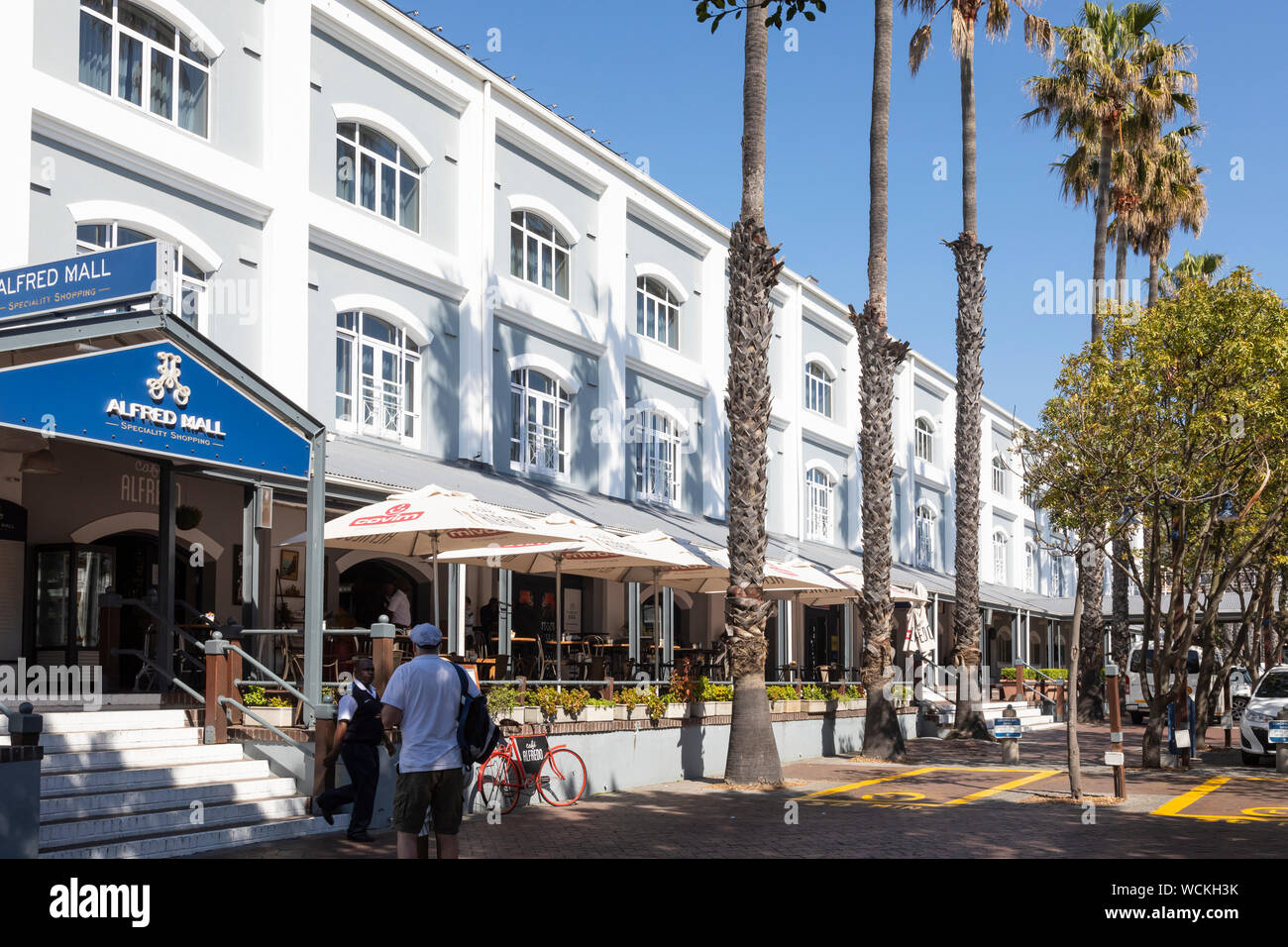 Ingresso alla Alfred Mall con Cafe Alfredo al V&A Waterfront, Città del Capo Sud Africa, una popolare attrazione turistica Foto Stock