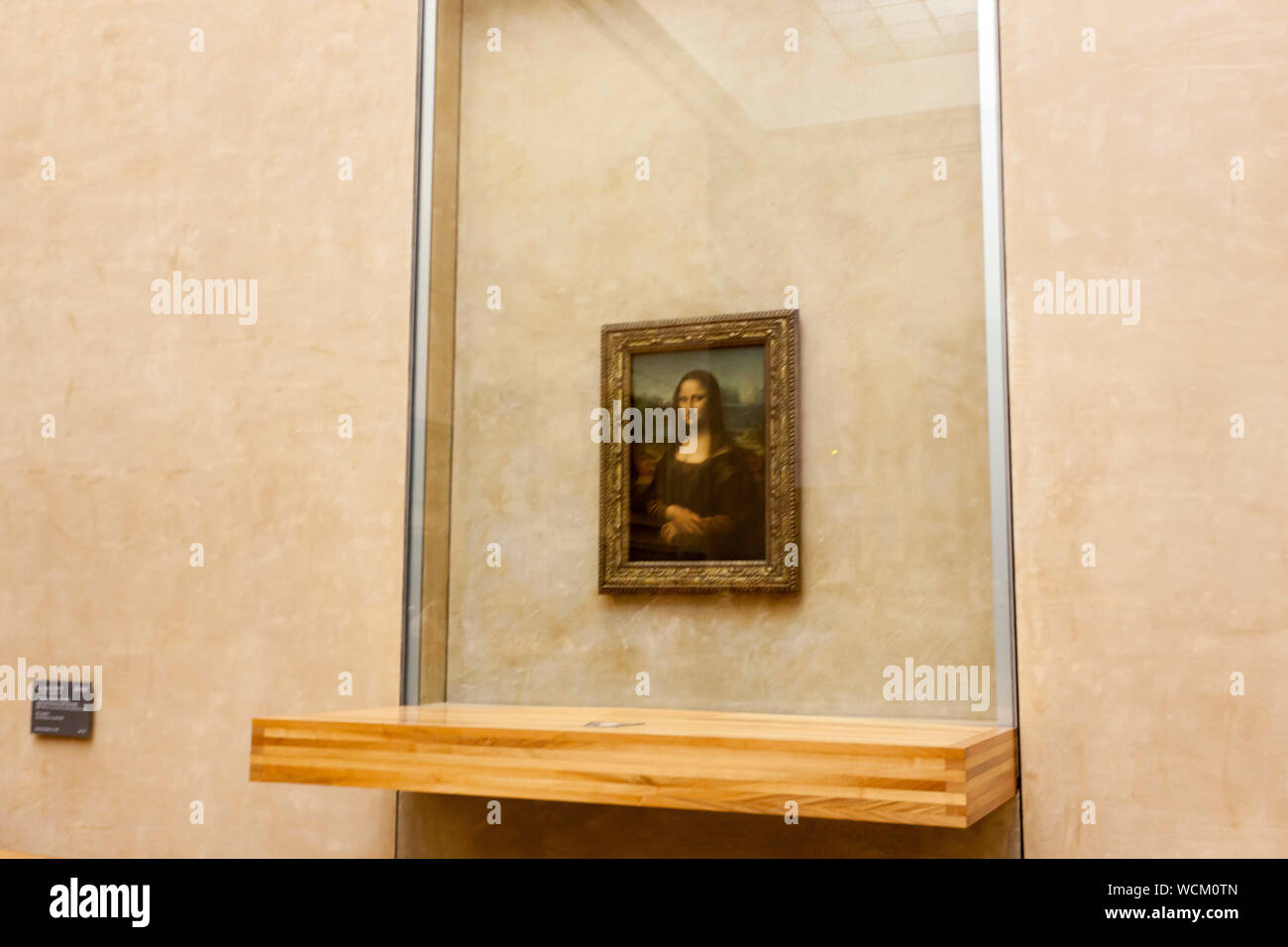 Mona Lisa all interno del Louvre del display di arte a Parigi, in Francia, in Europa, la Torre Eiffel, il Louvre, il museo, city scape, trourism, Foto Stock