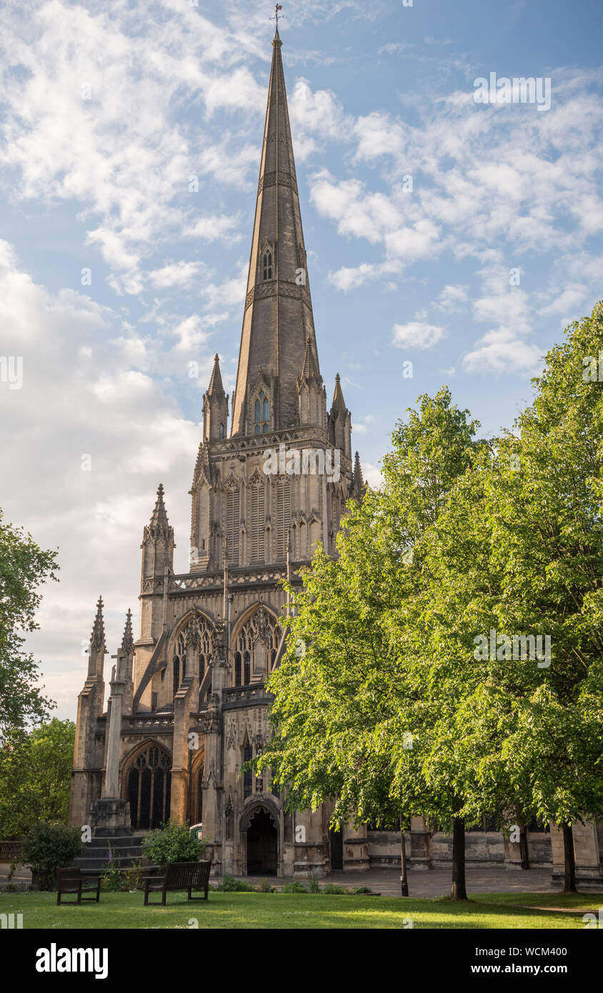 Esterno di St Mary Redcliffe, Bristol, Regno Unito Foto Stock